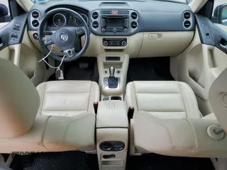 2011 Volkswagen Tiguan SEL z VIN WVGBV7AX2BW534482, wystawiony jako Copart lot #61097265 z przebiegiem 186 282 mil mil oraz Czysty tytuł • Clean title. Historia ofert i sprzedaży dostępna na DreamBid. Obrazek 8.