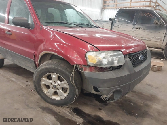 2006 Ford Escape XLT with VIN 1FMYU93176KD47219, listed as a IAAI auction lot 41785112 with 247,175 mi miles. Bid and sale history available at carsss.com. Image 6.