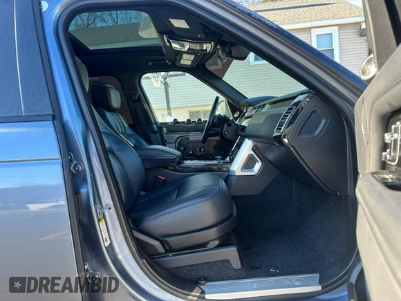 2020 Land Rover Range Rover P525 HSE z VIN SALGS2SE8LA567772, wystawiony jako Copart lot #86890524 z przebiegiem 68 695 mil mil oraz Czysty tytuł • Clean title. Historia ofert i sprzedaży dostępna na DreamBid. Obrazek 9.