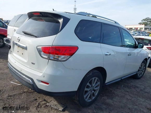 2016 Nissan Pathfinder S with VIN 5N1AR2MN2GC636547, listed as a IAAI auction lot 41304624 with 152,654 mi miles. Bid and sale history available at carsss.com. Image 4.