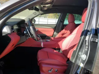 2023 Maserati Grecale Modena z VIN ZN682AVM6P7417525, wystawiony jako Copart lot #75650563 z przebiegiem 198 mil mil oraz . Historia ofert i sprzedaży dostępna na DreamBid. Obrazek 7.