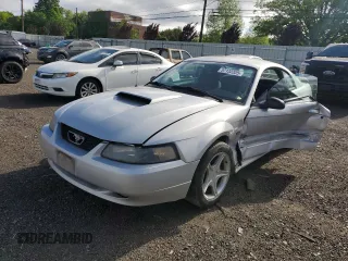 2003 Ford Mustang GT Deluxe z VIN 1FAFP42X83F413783, wystawiony jako Copart lot #57132325 z przebiegiem 180 922 mil mil oraz Szkoda całkowita • Salvage title. Historia ofert i sprzedaży dostępna na DreamBid. Obrazek 1.