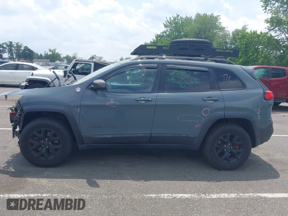 2015 Jeep Cherokee Trailhawk with VIN 1C4PJMBB0FW528421, listed as a IAAI auction lot 42591132 with 166,425 mi miles and . Bid and sale history available at DreamBid. Image 14.