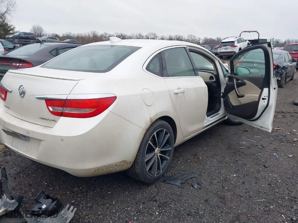 2016 Buick Verano Sport Touring with VIN 1G4PW5SK9G4139390, listed as a IAAI auction lot 41497847 with 85,958 mi miles. Bid and sale history available at carsss.com. Image 4.