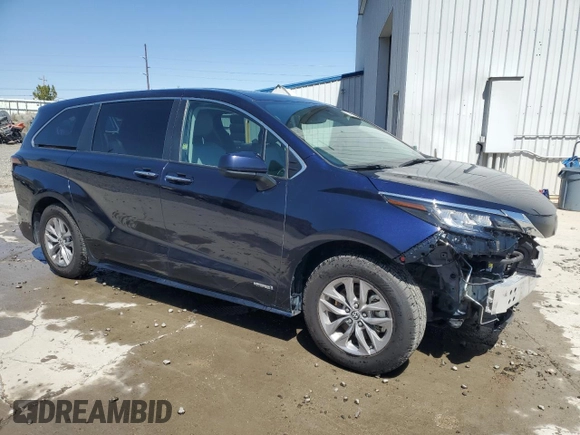 2021 Toyota Sienna XLE with VIN 5TDYSKFC8MS032403, listed as a Copart auction lot 52438625 with 48,738 mi miles and Salvage Title. Bid and sale history available at DreamBid. Image 4.