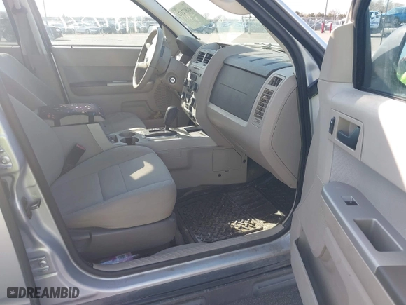 2010 Ford Escape XLT with VIN 1FMCU0DG9AKC24619, listed as a IAAI auction lot 41877371 with 181,043 mi miles. Bid and sale history available at carsss.com. Image 5.