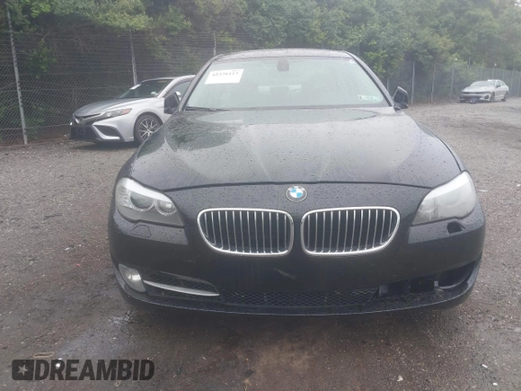 2011 BMW 5 Series 535i xDrive z VIN WBAFU7C52BDU56069, wystawiony jako IAAI lot #42376117 z przebiegiem 96 117 mil mil oraz . Historia ofert i sprzedaży dostępna na DreamBid. Obrazek 6.