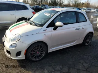 2017 FIAT 500 Abarth z VIN 3C3CFFFH5HT535792, wystawiony jako Copart lot #44800215 z przebiegiem 66 337 mil mil oraz Tytuł czysty. Historia ofert i sprzedaży dostępna na DreamBid. Obrazek 1.