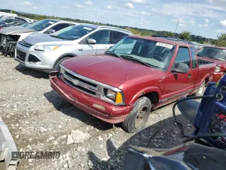 1997 Chevrolet S-10 LS with VIN 1GCCS19W6VK124077, listed as a Copart auction lot 61574074 with 201,171 mi miles and Salvage Title. Bid and sale history available at DreamBid. Image 1.