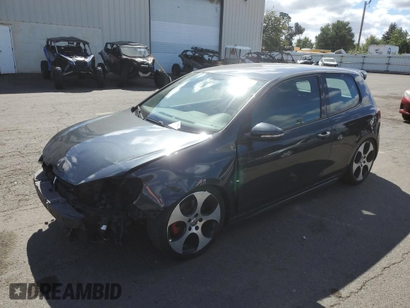 2013 Volkswagen GTI z VIN WVWED7AJ9DW122093, wystawiony jako Copart lot #70051594 z przebiegiem 118 231 mil mil oraz Szkoda całkowita • Salvage title. Historia ofert i sprzedaży dostępna na DreamBid. Obrazek 1.