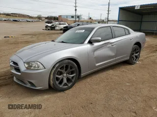 2013 Dodge Charger SE z VIN 2C3CDXBGXDH625256, wystawiony jako Copart lot #50393475 z przebiegiem 151 593 mil mil oraz Nie do naprawy • Non repairable. Historia ofert i sprzedaży dostępna na DreamBid. Obrazek 1.