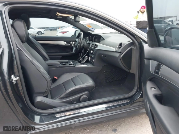 2013 Mercedes-Benz C-Class C 250 with VIN WDDGJ4HB9DG052612, listed as a IAAI auction lot 41489650 with 117,849 mi miles. Bid and sale history available at carsss.com. Image 5.