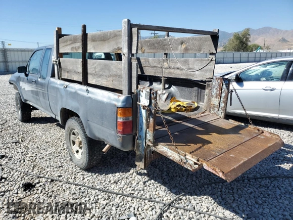 1992 Toyota Pickup DLX z VIN JT4VN13D5N5098643, wystawiony jako Copart lot #68855044 z przebiegiem 211 275 mil mil oraz Szkoda całkowita • Salvage title. Historia ofert i sprzedaży dostępna na DreamBid. Obrazek 2.