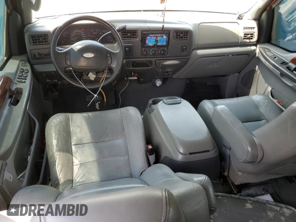 2003 Ford F-250 XL z VIN 1FTNW20P53ED11296, wystawiony jako Copart lot #66673644 z przebiegiem 114 581 mil mil oraz Szkoda całkowita • Salvage title. Historia ofert i sprzedaży dostępna na DreamBid. Obrazek 8.