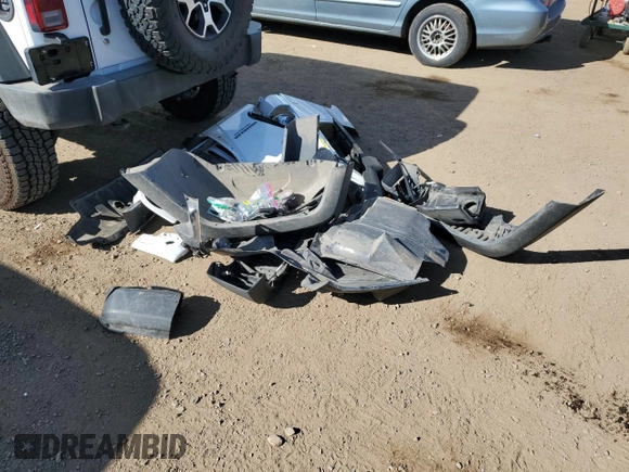 2016 Jeep Wrangler Unlimited Rubicon z VIN 1C4HJWFG6GL315448, wystawiony jako Copart lot #48980755 z przebiegiem 111 612 mil mil oraz Szkoda całkowita • Salvage title. Historia ofert i sprzedaży dostępna na DreamBid. Obrazek 13.