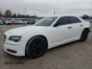 2013 Chrysler 300 S z VIN 2C3CCAGG1DH590552, wystawiony jako Copart lot #83837574 z przebiegiem 213 704 mil mil oraz Nie do naprawy • Non repairable. Historia ofert i sprzedaży dostępna na DreamBid. Obrazek 1.