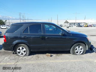 2008 Kia Sorento LX with VIN KNDJD735385836067, listed as a IAAI auction lot 41827802 with 137,796 mi miles. Bid and sale history available at carsss.com. Image 13.