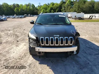 2016 Jeep Cherokee Latitude z VIN 1C4PJMCB4GW375624, wystawiony jako Copart lot #55562415 z przebiegiem 218 437 mil mil oraz Szkoda całkowita • Salvage title. Historia ofert i sprzedaży dostępna na DreamBid. Obrazek 5.