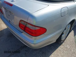 2003 Mercedes-Benz CLK 320 z VIN WDBLK65G13T137546, wystawiony jako IAAI lot #42342255 z przebiegiem Nie podano mil oraz . Historia ofert i sprzedaży dostępna na DreamBid. Obrazek 11.