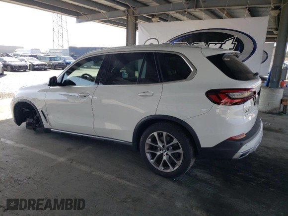 2022 BMW X5 xDrive40i z VIN 5UXCR6C0XN9L83285, wystawiony jako Copart lot #56176995 z przebiegiem 30 779 mil mil oraz Szkoda całkowita • Salvage title. Historia ofert i sprzedaży dostępna na DreamBid. Obrazek 2.