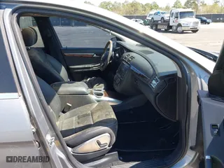 2011 Mercedes-Benz R-Class R 350 with VIN 4JGCB6FE0BA114232, listed as a IAAI auction lot 41876271 with 105,954 mi miles. Bid and sale history available at carsss.com. Image 5.