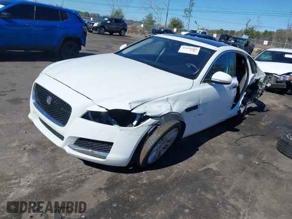 2016 Jaguar XF 35t Premium with VIN SAJBD4BV2GCY07515, listed as a IAAI auction lot 41492616 with 92,573 mi miles. Bid and sale history available at carsss.com. Image 17.