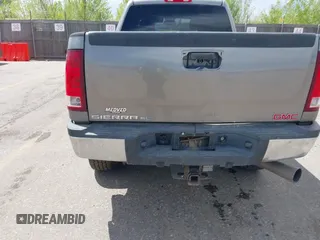 2012 GMC Sierra 2500HD SLT z VIN 1GT121C81CF186445, wystawiony jako IAAI lot #42170069 z przebiegiem 133 098 mil mil oraz . Historia ofert i sprzedaży dostępna na DreamBid. Obrazek 16.