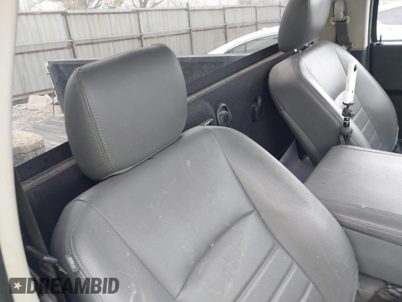 2019 Ram 1500 Tradesman z VIN 3C6JR6DG2KG705859, wystawiony jako IAAI lot #41716700 z przebiegiem 128 721 mil mil oraz . Historia ofert i sprzedaży dostępna na DreamBid. Obrazek 8.