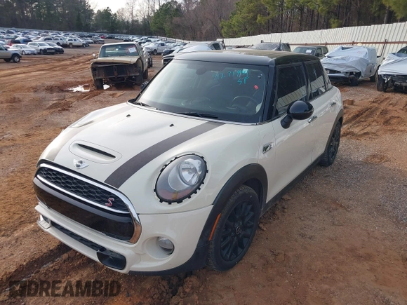 2015 MINI Hardtop 4 Door S z VIN WMWXU3C50F2B59450, wystawiony jako IAAI lot #41271841 z przebiegiem 70 719 mil mil oraz . Historia ofert i sprzedaży dostępna na DreamBid. Obrazek 18.