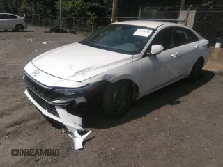 2024 Hyundai Elantra SEL z VIN KMHLM4DG8RU678626, wystawiony jako IAAI lot #42794258 z przebiegiem 53 871 mil mil oraz . Historia ofert i sprzedaży dostępna na DreamBid. Obrazek 19.