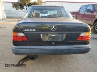 1992 Mercedes-Benz 300 E with VIN WDBEA30D8NB727811, listed as a Copart auction lot 87510605 with 130,008 mi miles and Clean Title. Bid and sale history available at carsss.com. Image 6.