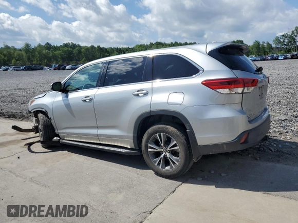2018 Toyota Highlander LE with VIN 5TDBZRFH0JS809397, listed as a Copart auction lot 61502315 with 131,864 mi miles and Salvage title. Bid and sale history available at DreamBid. Image 2.