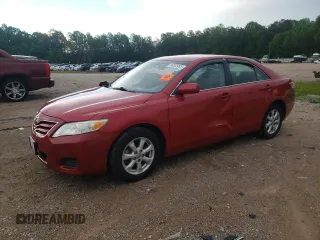 2011 Toyota Camry LE z VIN 4T1BF3EK7BU647165, wystawiony jako Copart lot #56530495 z przebiegiem 80 575 mil mil oraz Szkoda całkowita • Salvage title. Historia ofert i sprzedaży dostępna na DreamBid. Obrazek 1.