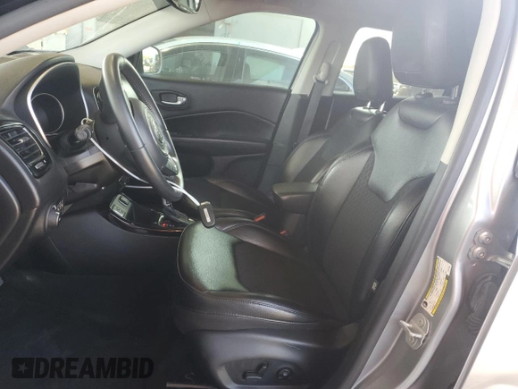 2018 Jeep Compass Altitude z VIN 3C4NJCBB7JT327535, wystawiony jako Copart lot #52670505 z przebiegiem 73 464 mil mil oraz Szkoda całkowita • Salvage title. Historia ofert i sprzedaży dostępna na DreamBid. Obrazek 7.
