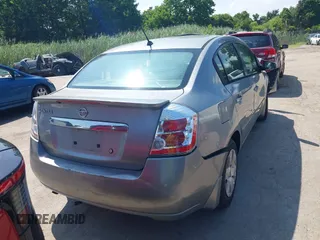 2011 Nissan Sentra 2.0 z VIN 3N1AB6AP9BL636499, wystawiony jako IAAI lot #42719347 z przebiegiem 199 162 mil mil oraz . Historia ofert i sprzedaży dostępna na DreamBid. Obrazek 17.