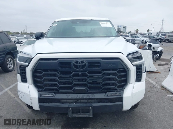 2024 Toyota Tundra Limited z VIN 5TFWA5DB2RX156299, wystawiony jako IAAI lot #42425471 z przebiegiem 41 874 mil mil oraz . Historia ofert i sprzedaży dostępna na DreamBid. Obrazek 12.