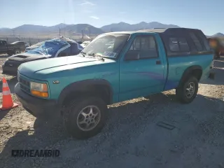 1996 Dodge Dakota z VIN 1B7GG26X9TW707044, wystawiony jako Copart lot #77101384 z przebiegiem 112 847 mil mil oraz Szkoda całkowita • Salvage title. Historia ofert i sprzedaży dostępna na DreamBid. Obrazek 1.