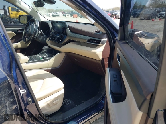 2021 Toyota Highlander XLE with VIN 5TDGZRBH4MS543611, listed as a IAAI auction lot 42117900 with 66,333 mi miles and . Bid and sale history available at DreamBid. Image 5.