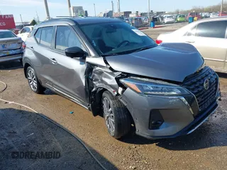 2021 Nissan Kicks SR z VIN 3N1CP5DVXML465845, wystawiony jako IAAI lot #41966146 z przebiegiem 56 134 mil mil oraz . Historia ofert i sprzedaży dostępna na DreamBid. Obrazek 1.