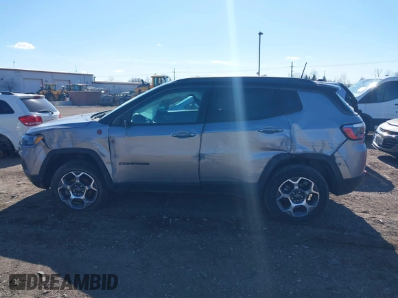 2022 Jeep Compass Trailhawk z VIN 3C4NJDDB8NT192316, wystawiony jako IAAI lot #42044851 z przebiegiem 12 656 mil mil oraz . Historia ofert i sprzedaży dostępna na DreamBid. Obrazek 14.