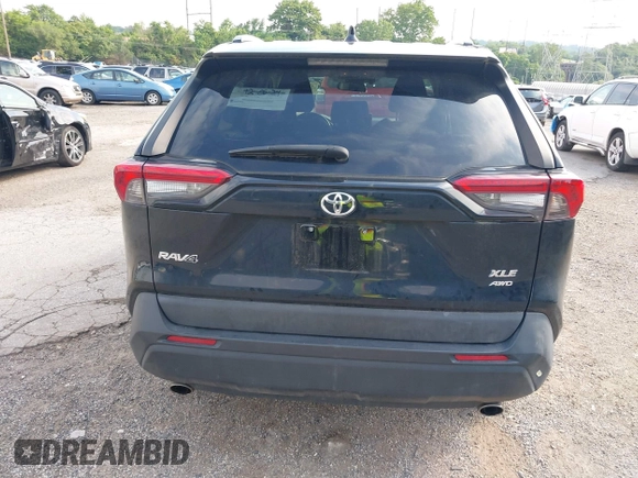 2021 Toyota RAV4 XLE with VIN 2T3P1RFV5MW228015, listed as a IAAI auction lot 42613804 with 28,028 mi miles and . Bid and sale history available at DreamBid. Image 16.