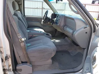 1999 Chevrolet Suburban with VIN 3GNFK16R4XG227995, listed as a IAAI auction lot 42034142 with 241,792 mi miles. Bid and sale history available at carsss.com. Image 5.