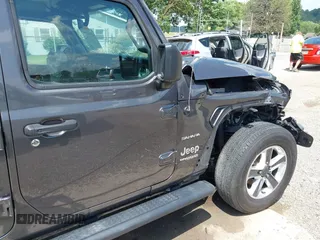 2022 Jeep Wrangler Unlimited Sahara Altitude z VIN 1C4HJXEG6NW103779, wystawiony jako IAAI lot #42563826 z przebiegiem 79 315 mil mil oraz . Historia ofert i sprzedaży dostępna na DreamBid. Obrazek 18.