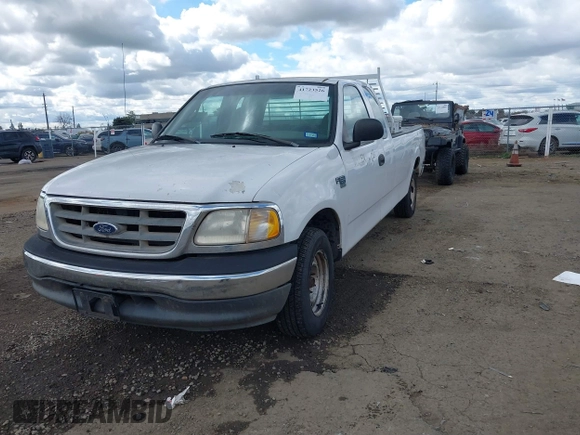 2000 Ford F-150 XL with VIN 1FTRX17W5YKB03384, listed as a IAAI auction lot 41723526 with 281,658 mi miles. Bid and sale history available at carsss.com. Image 2.