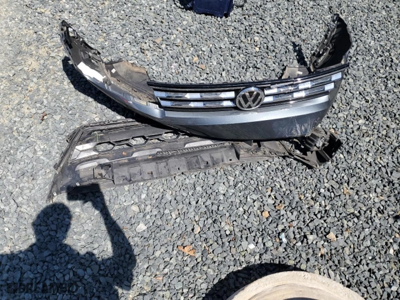 2018 Volkswagen Tiguan SEL with VIN 3VV3B7AX0JM213607, listed as a Copart auction lot 47519375 with 73,925 mi miles and Salvage Title. Bid and sale history available at carsss.com. Image 13.