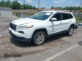 2016 Jeep Cherokee Latitude z VIN 1C4PJMCB2GW372592, wystawiony jako IAAI lot #42493346 z przebiegiem 95 519 mil mil oraz . Historia ofert i sprzedaży dostępna na DreamBid. Obrazek 2.