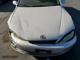 1998 Lexus ES 300 Luxury Sport Sdn with VIN JT8BF28G8W0095953, listed as a Copart auction lot 69954944 with 300,252 mi miles and Salvage Title. Bid and sale history available at carsss.com. Image 11.