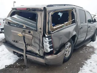 2007 Chevrolet Suburban LT with VIN 1GNFK16347J312488, listed as a IAAI auction lot 41569438 with 190,635 mi miles. Bid and sale history available at carsss.com. Image 6.