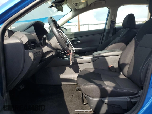 2021 Nissan Sentra SV z VIN 3N1AB8CV4MY281657, wystawiony jako Copart lot #58351395 z przebiegiem 56 758 mil mil oraz Czysty tytuł • Clean title. Historia ofert i sprzedaży dostępna na DreamBid. Obrazek 7.