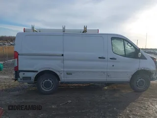 2017 Ford Transit z VIN 1FTYR1YM0HKB27935, wystawiony jako IAAI lot #41513908 z przebiegiem 80 422 mil mil oraz . Historia ofert i sprzedaży dostępna na DreamBid. Obrazek 13.